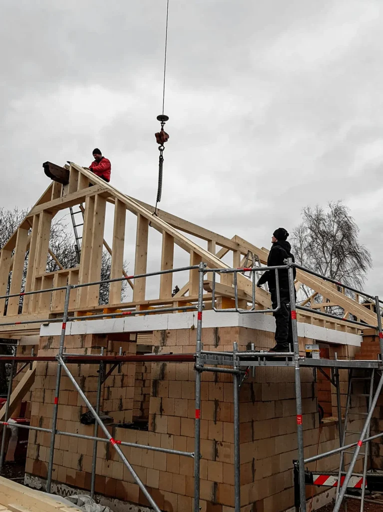 Zimmerei_Holzrahmenbau-Giebel-und-Pfettendachstuhl